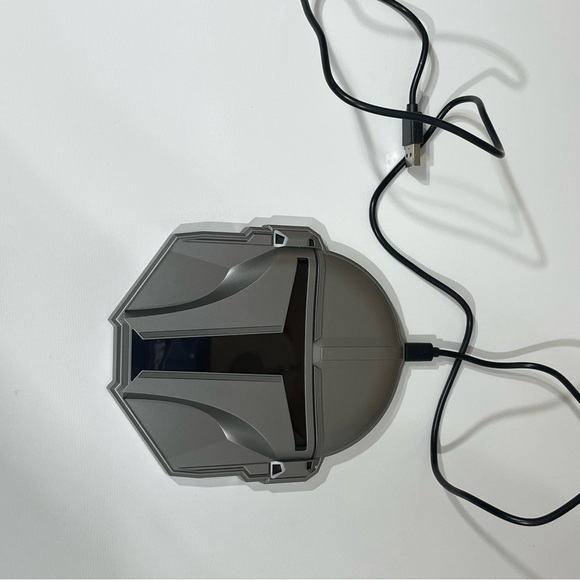 Star Wars The Mandalorian Light Up Wireless Charging Pad - Picture 7 of 8